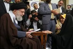  حافظه ادبی مردم ما ضعیف است/ گاهی مجری تلویزیون یک شعر غلط می‌خواند که اعصاب انسان خرد می‌شود