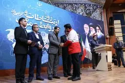 روابط عمومی جمعیت هلال‌احمر استان همدان رتبه برتر استان را کسب کرد