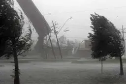 طوفان تندری لحظه‌ای در راه تهران