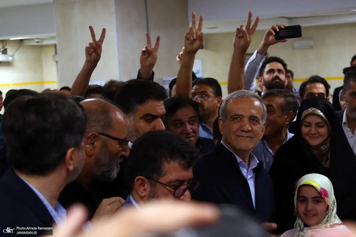 پزشکیان: اینکه رای‌ها درست خوانده شد به لطف رهبری بود/موعد دیدن و شنیدن حرف‌ کسانی است که رای ندادند/ ظریف: پزشکیان از این پس رئیس جمهور همه مردم است