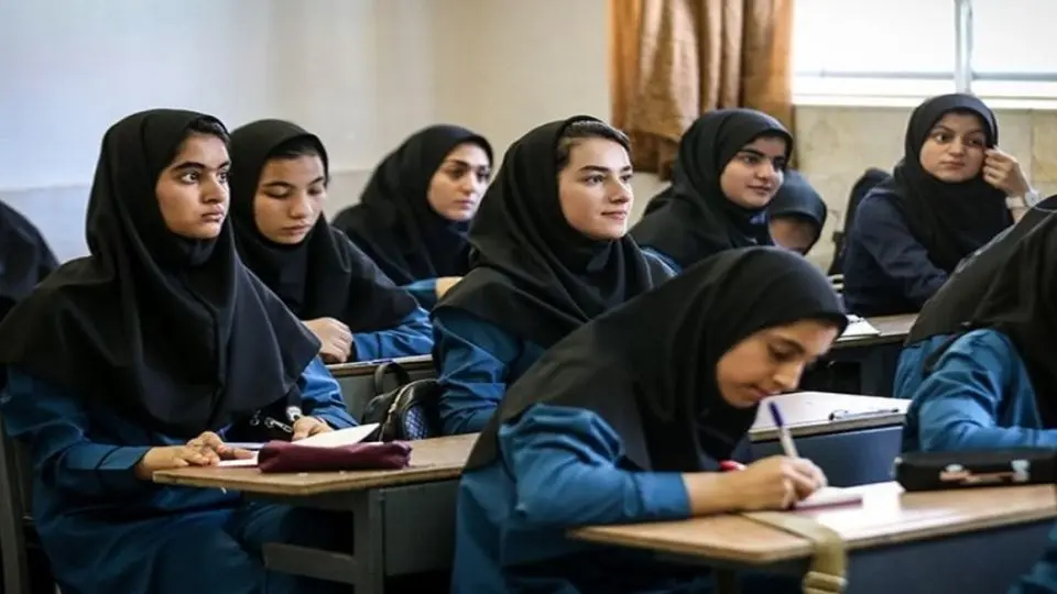 حذف حجاب در مدارس ابتدایی دخترانه در حد پیشنهاد است