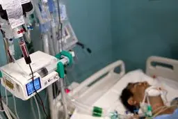 دانشگاه علوم پزشکی اهواز: پدر کیان زنده است
