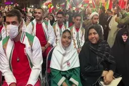 دانش آموز بازمانده میناب در مراسم بدرقه کاروان پاراآسیایی