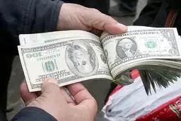 چگونه دلار باعث افزایش قیمت مسکن می‌شود؟
