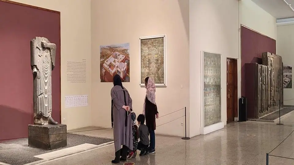 ممنوعیت ورود زنان «بدون رعایت حجاب اسلامی» به موزه‌های ایران 