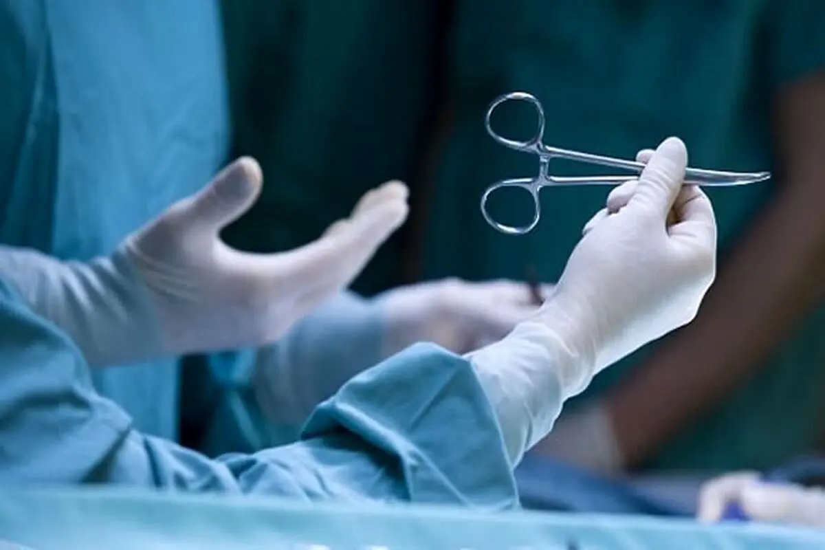 قصور پزشکی دختر ۱۰ ساله را به کما برد و جان پدر را گرفت


