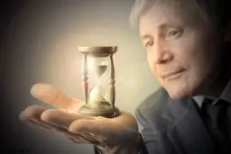 آیا کمتر غذا خوردن می‌تواند باعث افزایش طول‌ عمر شود؟
