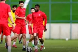 سرژ اوریه همراه با اعضای تیم راهی تهران شد