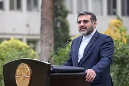 هیچ شکافی بین هنرمندان و دولت وجود ندارد