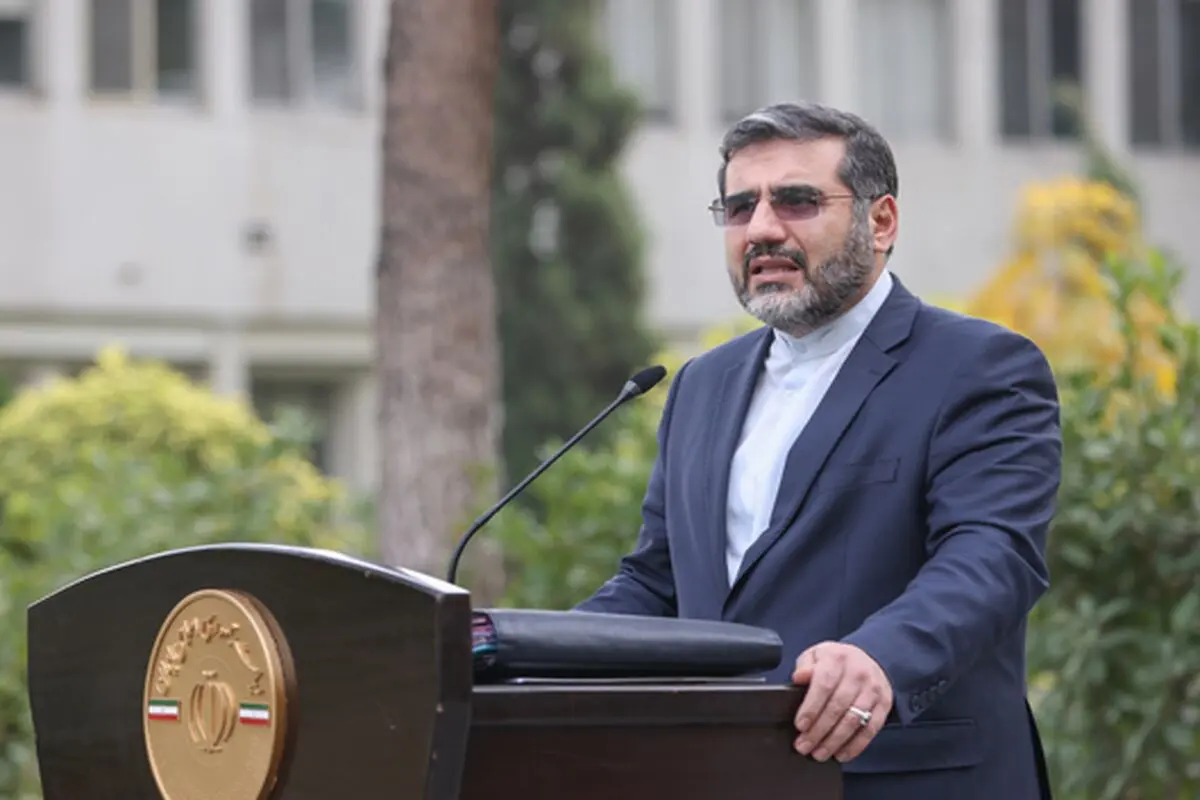 هیچ شکافی بین هنرمندان و دولت وجود ندارد
