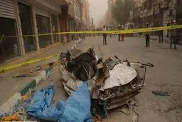 شمار جانباختگان به 14نفر رسید / دستگیری ۱۰ نفر از عوامل دخیل در حادثه متروپل / حبس ۵۰ نفر در زیر آوار متروپل آبادان / احتمال زنده ماندن محبوسان