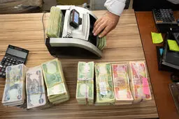 ارز اربعین در بازار آزاد ارزانتر از بانک‌ها شد
