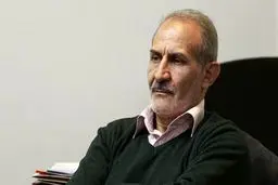 خیلی از افراد جامعه، مرتب از این سفارت به آن سفارت می‌روند تا مسیری برای مهاجرت پیدا کنند