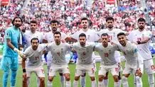 چرا بازیکنان ایران مچ بند مشکی دارند؟ + حواشی بازی ایران مقابل مصر از بنر عجیب بیرانوند تا رفتار محمد صلاح و طارمی هنگام ورود به زمین