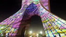 تصویر جالب از برج آزادی در روز مادر