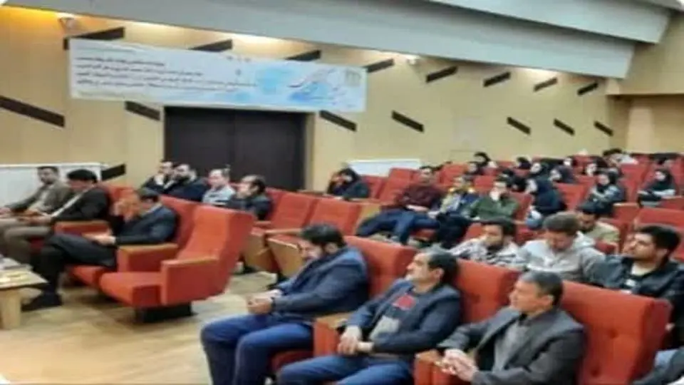برگزاری پنل فرصت‌ها و تهدیدهای حوزه هنرصنعت سفال و سرامیک در استان همدان