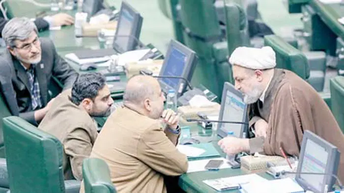 تندروها علیه همه