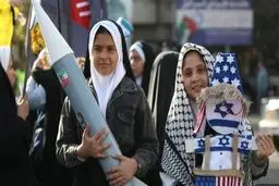 تیپ و ظاهر دختران دهه نودی در راهپیمایی ۱۳ آبان + عکس