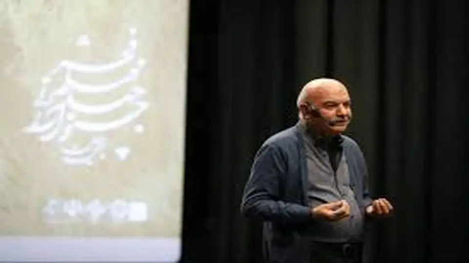 هنرمند از کوچک‌ترین جزئیات روایت بزرگ می‌سازد

