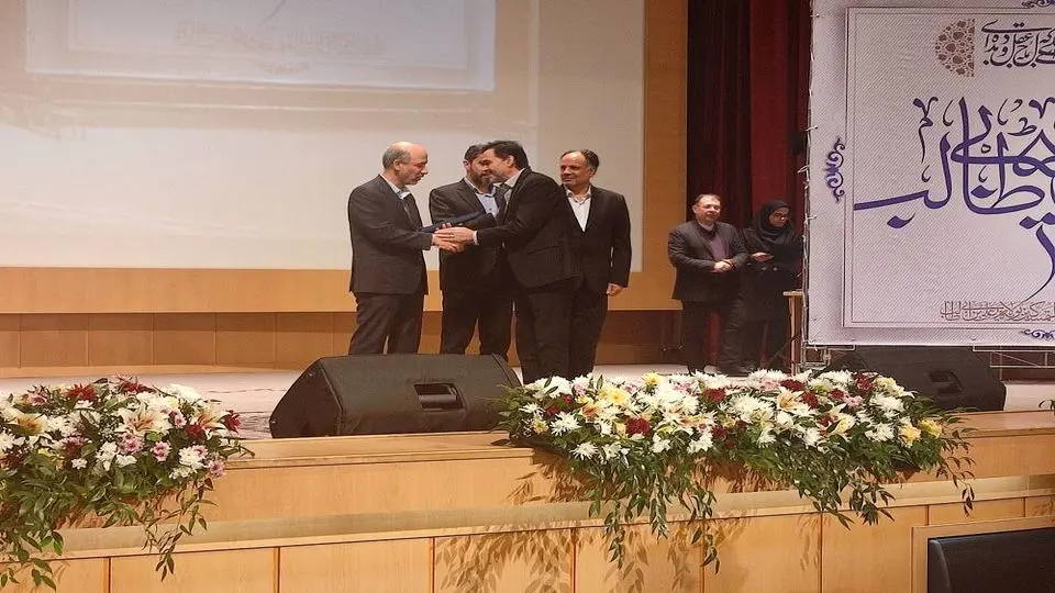 کسب رتبه شایسته تقدیر توسط مدیرعامل شرکت توزیع برق استان همدان در جشنواره ارزیابی روابط عمومی‌های صنعت آب و برق کشور
