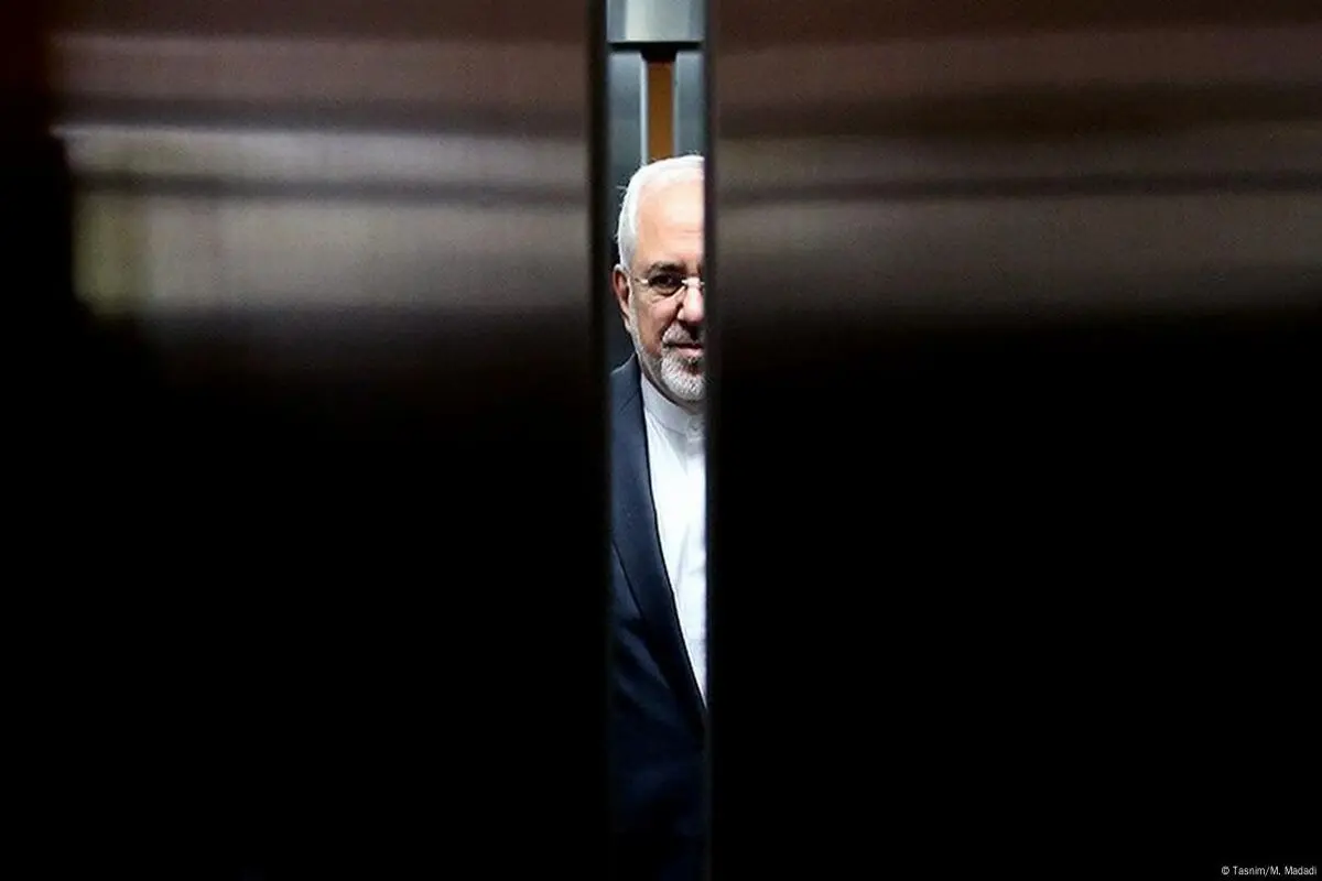 استایل متفاوت محمدجواد ظریف در مراسم تشییع‌پیکر شهدای جنگ ۱۲روزه اسرائیل علیه ایران + عکس