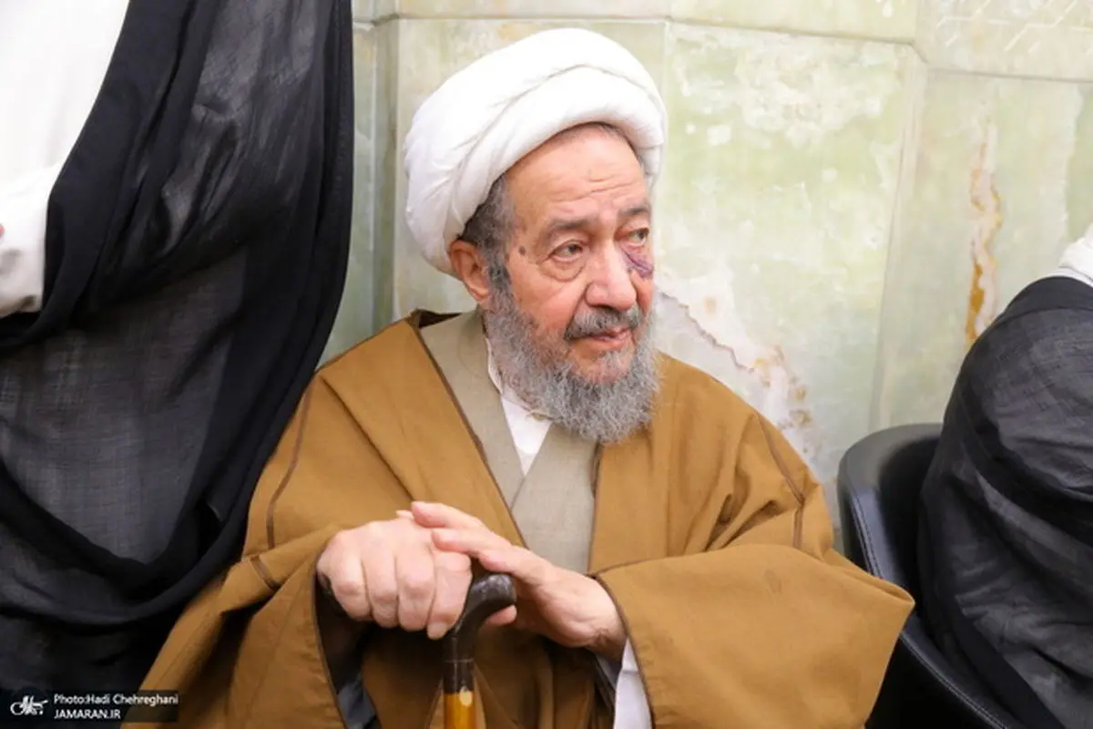 برخی مردم با دیدن فساد چای دبش از نظام ناامید می شوند
