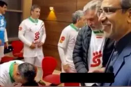 ویدئوی جالب از علی دایی در رختکن