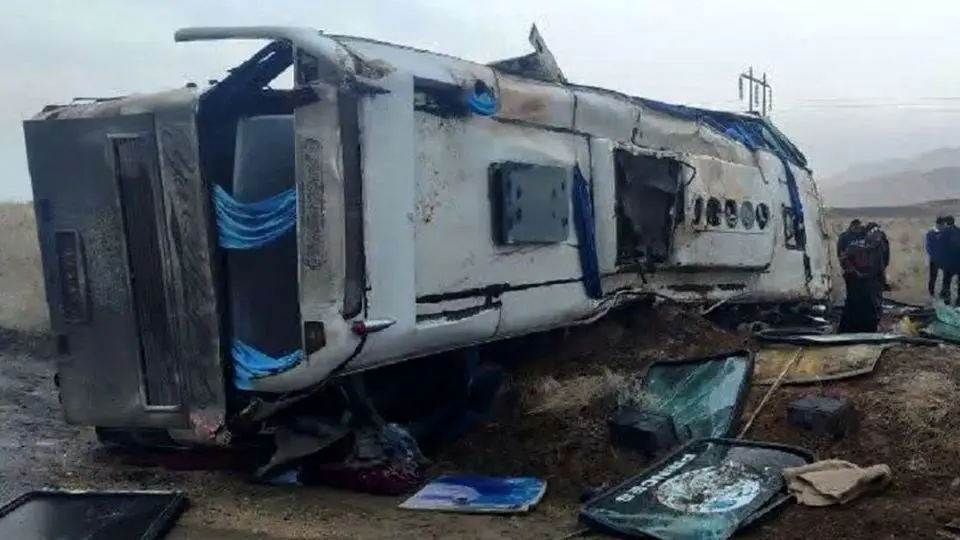 تصاف اتوبوس شیراز سنندج ۱۹ مصدوم به جا گذاشت