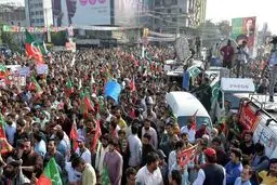 تظاهرات گسترده طرفداران عمران‌خان در پاکستان
