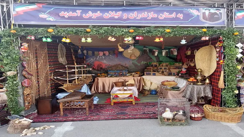 نمایشگاه" ایران زیبای من" با محوریت هویت ملی و مذهبی در دبستان روستایی امام حسین ع در منطقه ۱۹ تهران در شهرک گلریز  برگزار شد.