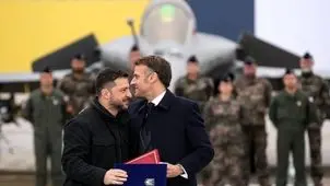 ماکرون و زلنسکی توافق نظامی فرانسه و اوکراین را امضا کردند

