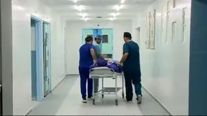 حادثه عجیب در یکی از بیمارستان‌های تهران/ بیمار سالخورده به دلیل سقوط از تخت ضربه مغزی شد