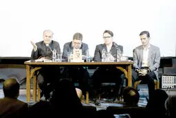 مواجهه انتقادی با سنت
