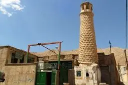 نوسازی نمای مسجد دوره افشاریه با گچ و سیمان! /عکس

