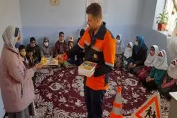 آموزش ترافیکی بالغ بر ۴ هزار دانش آموز در سال تحصیلی ۱۴۰۳-۱۴۰۲ استان همدان

