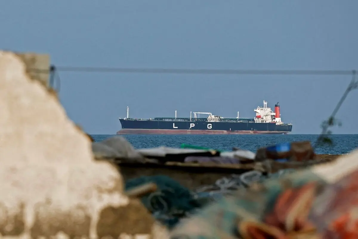 تردد  نفتکش‌های دو شرکت چینی از تنگه‌های هرمز و باب‌المندب متوقف شد