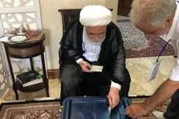 کروبی رای خود را به صندوق انداخت
