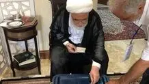 کروبی رای خود را به صندوق انداخت