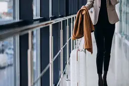چوب لای چرخ خروج زنان از کشور از  تأیید  تا  تکذیب