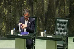 مصوبه سران قوا درباره ابقای رئیس کل بانک مرکزی تکذیب شد