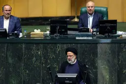 اقدام غیر قانونی و خلاف ایین نامه داخلی مجلس رییسی