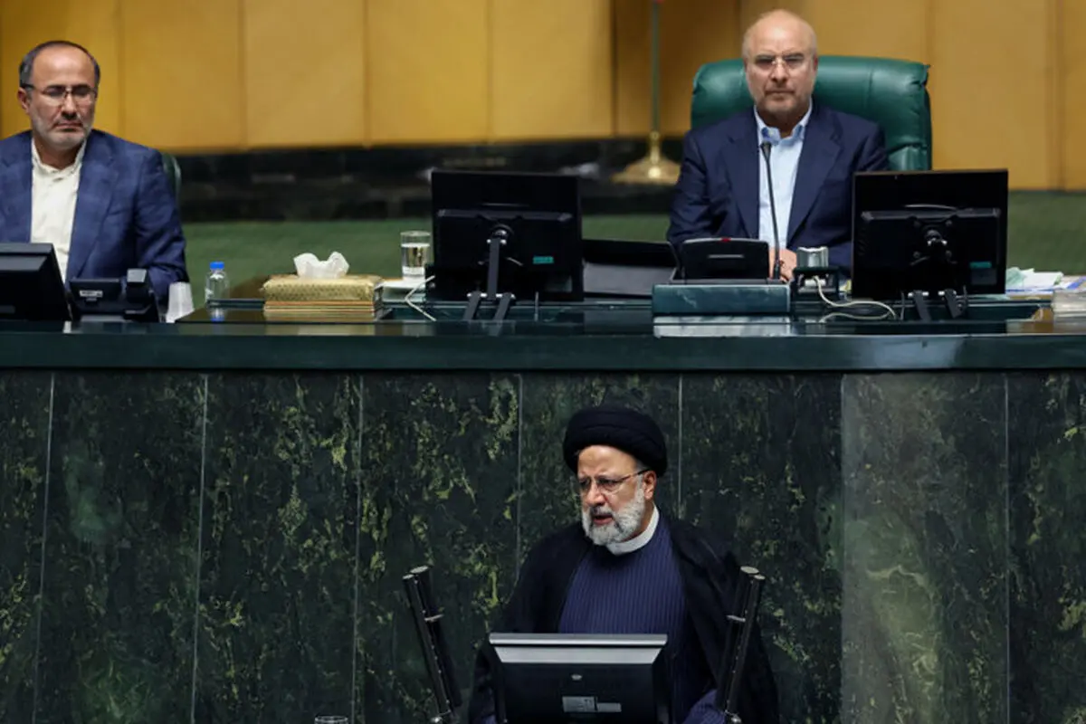 اقدام غیر قانونی و خلاف ایین نامه داخلی مجلس رییسی