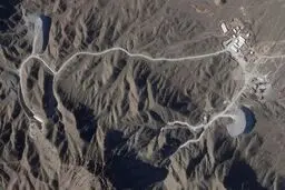 تاسیسات هسته‌ای در حال احداث ایران در دل رشته کوه‌های زاگرس در چنان عمقی واقع شده که بعید است پیشرفته‌ترین بمب‌های آمریکایی نیز بتوانند به آن آسیب بزنند

