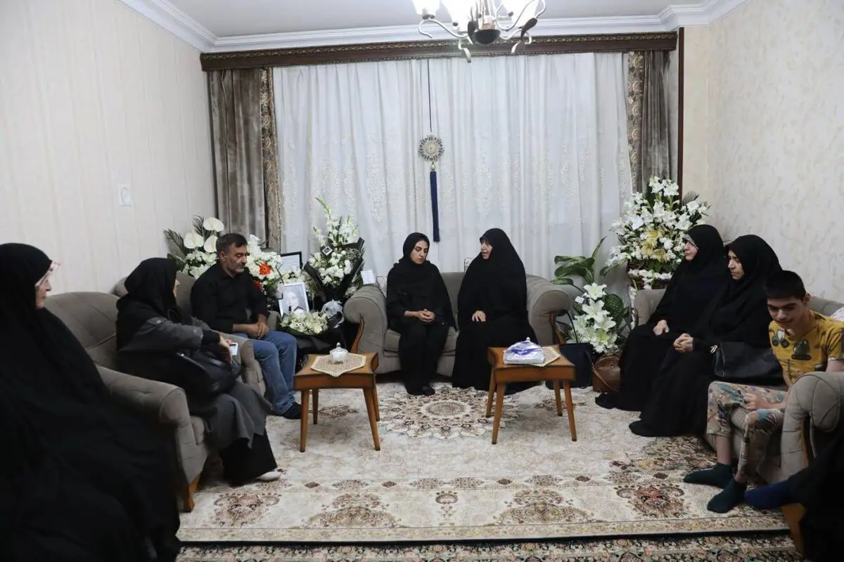 فراکسیون زنان مجلس به دیدن خانواده الهه حسین نژاد رفتند 
