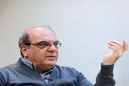 عباس عبدی: کمرنگ شدن اعتراضات به معنی از بین رفتن آن نیست