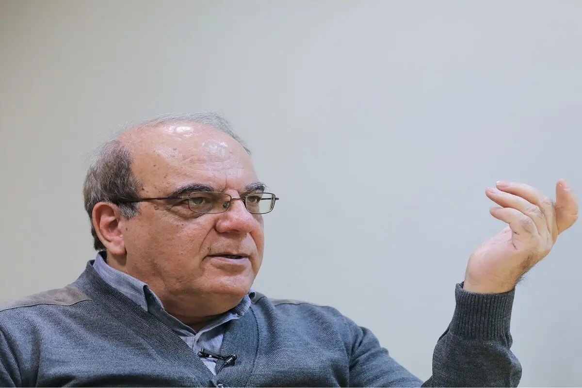 عباس عبدی: کمرنگ شدن اعتراضات به معنی از بین رفتن آن نیست