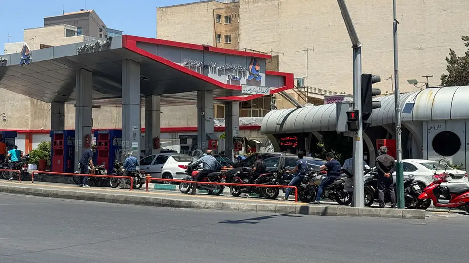 شلوغی پمپبنزینها در تهران+عکس