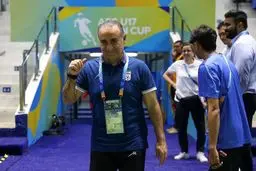 بین بچه‌های تیم ملی بازیکن کم‌بضاعت خیلی زیاد داریم!
