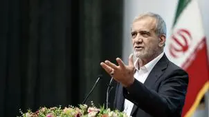 رئیس‌جمهور: مردم با کمک دولت محور حل آسیب‌های اجتماعی باشند/عکس متفاوت پزشکیان در قم 