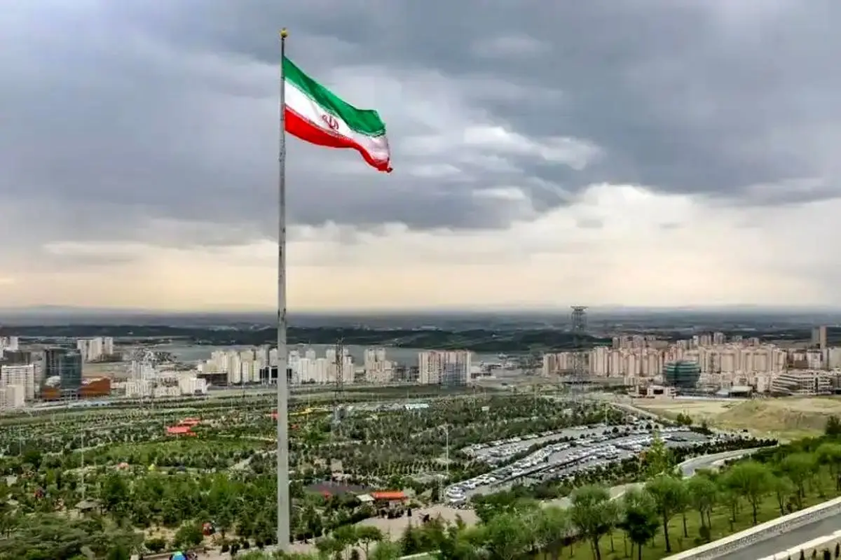 پیشنهاد رسانه نزدیک به شمخانی: بازسازی حکمرانی آغاز شود